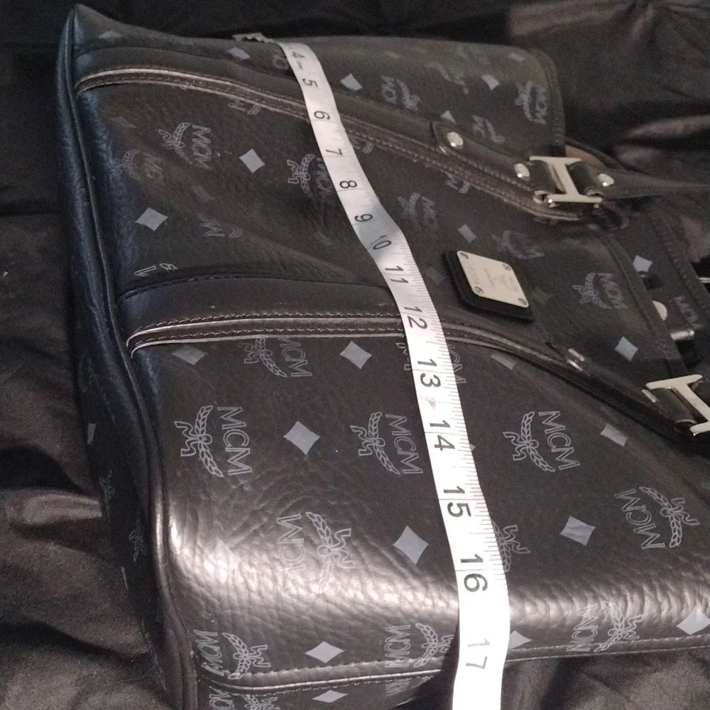 💯 Auth MCM Black Leather Tote Bag (Medium) - Picture 14 of 16